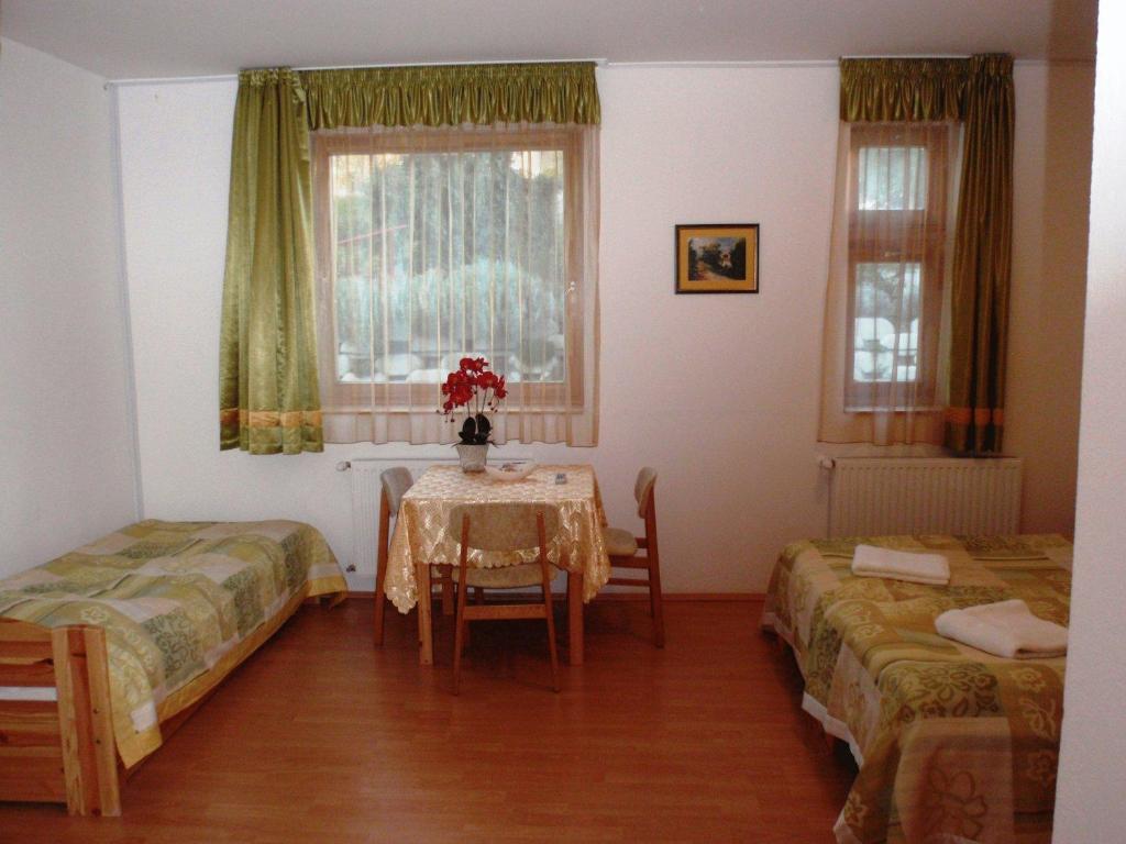 Centrum Apartmanhaz Pécs Zimmer foto